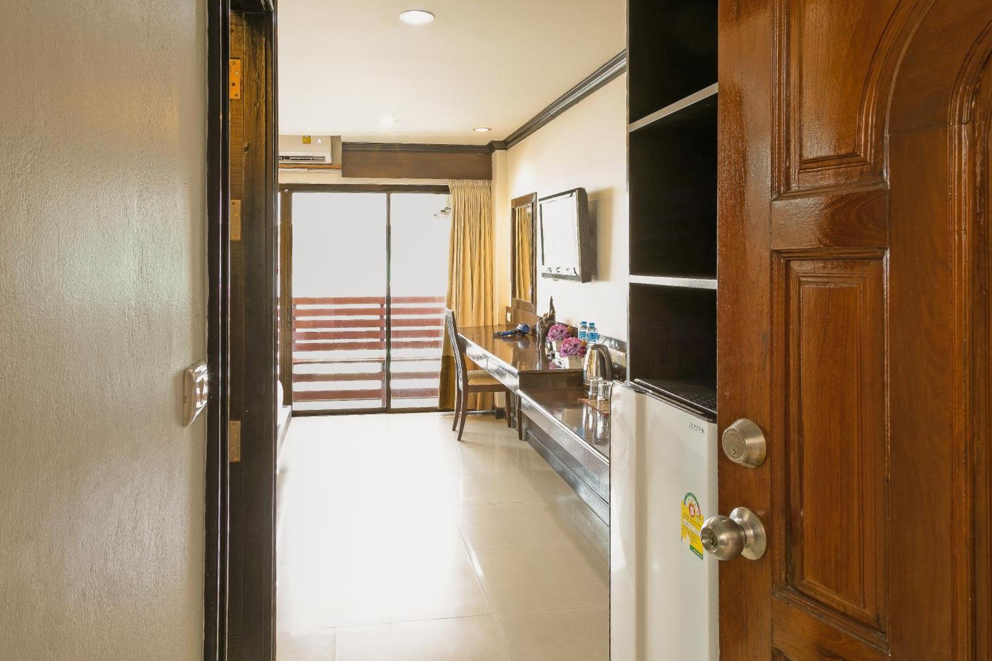 Best Venue Hotel Patong Exterior photo